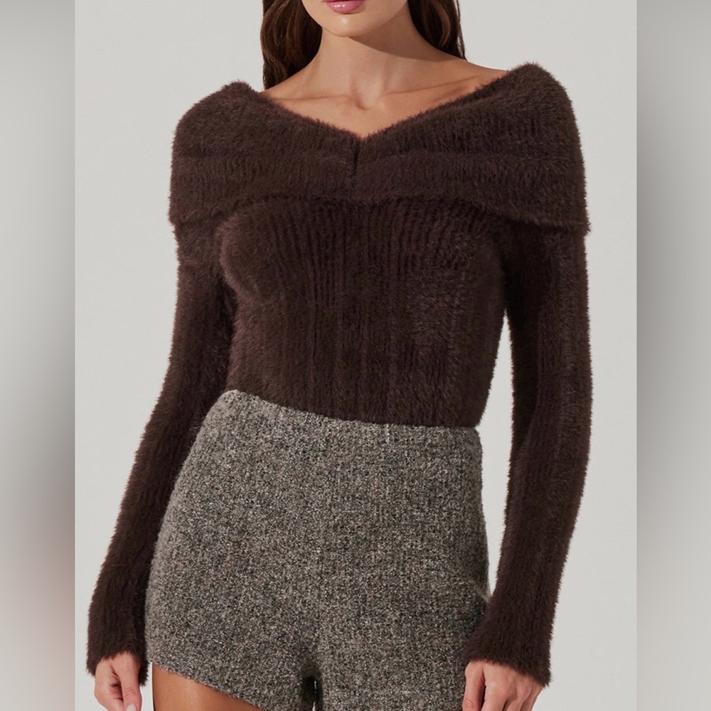 ASTR the Label Brown Fuzzy Off‎ the Shoulder Sweater - Picture 2 of 5